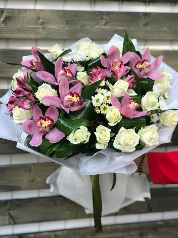 Букет цветов из: Розы и Хризантемы в Пахомово