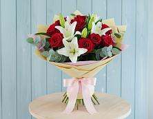 Букет цветов из:  Лилии и Розы в Пахомово