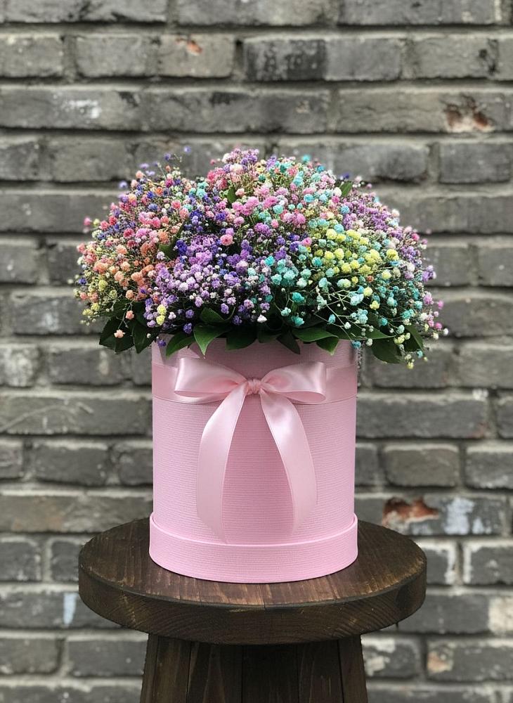 Цветочная композиция из Гипсофила и Розы в шляпной коробке в Пахомово