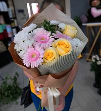 Букет цветов из:  Герберы, Розы и Хризантемы в Пахомово