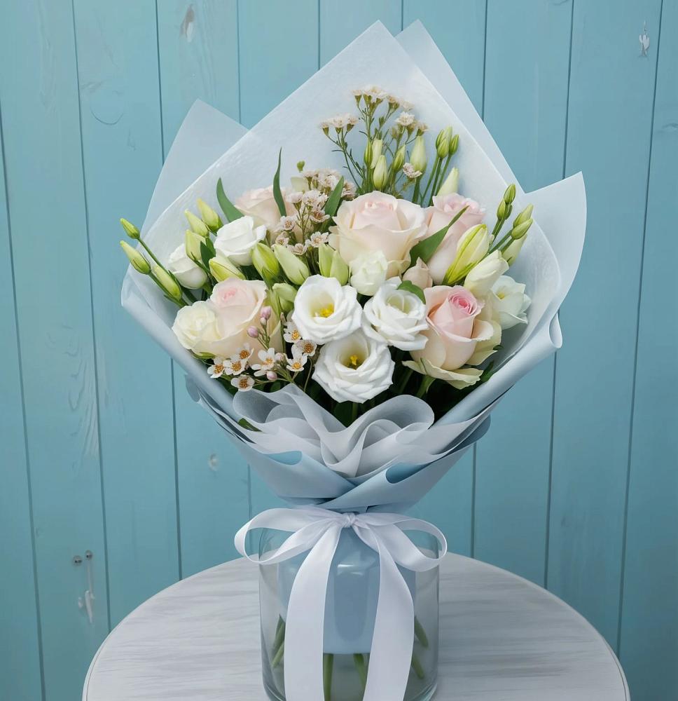 Букет цветов из: Розы и Лизиантусы в Пахомово