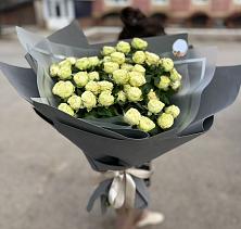Букет Белые кустовые розы Солинеро в Пахомово