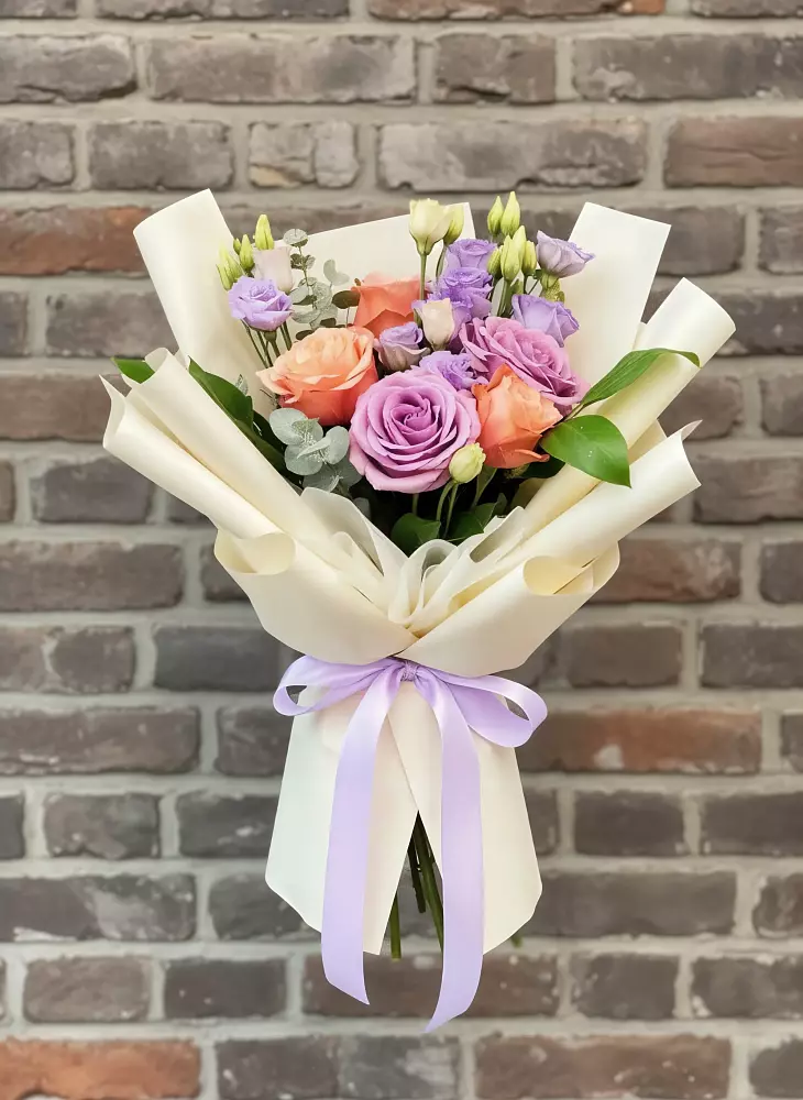 Букет цветов из: Лизиантусы и Розы в Пахомово