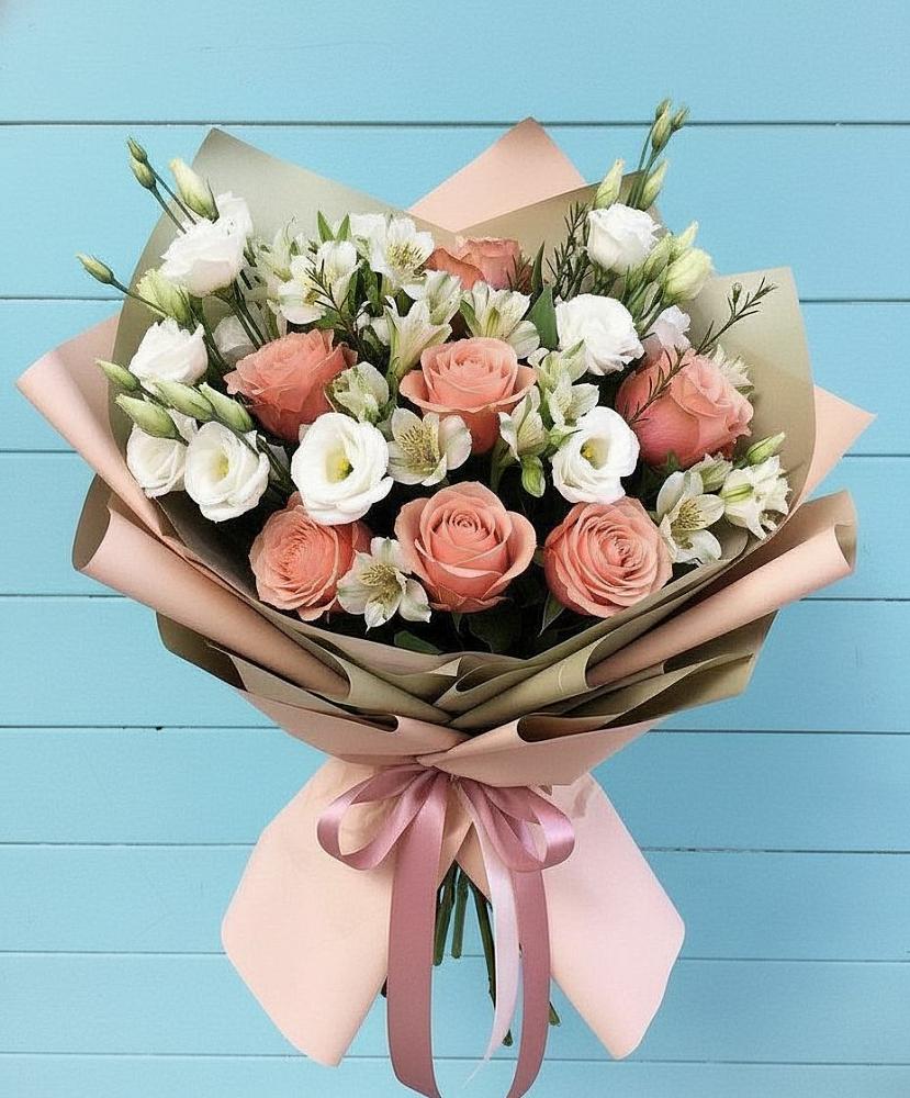Букет цветов из: Розы, Альстромерии и Лизиантусы в Пахомово