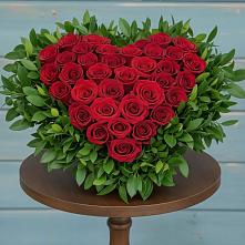 Цветочная композиция из Розы в виде сердца в Пахомово