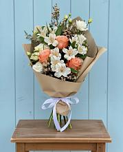 Букет цветов из:  Альстромерии, Лизиантусы, Розы и Хризантемы в Пахомово