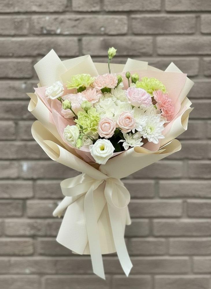 Букет цветов из: Гвоздики, Розы, Лизиантусы и Хризантемы в Пахомово