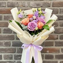 Букет цветов из:  Лизиантусы и Розы в Пахомово