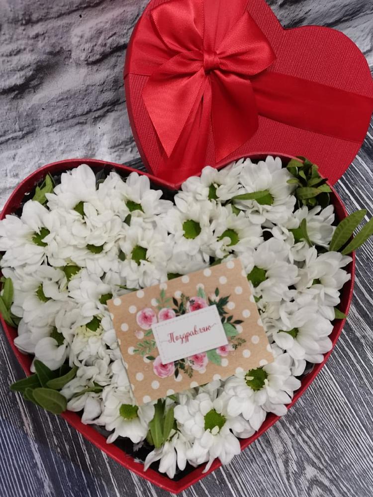 Цветочная композиция из Хризантемы в виде сердца в Пахомово