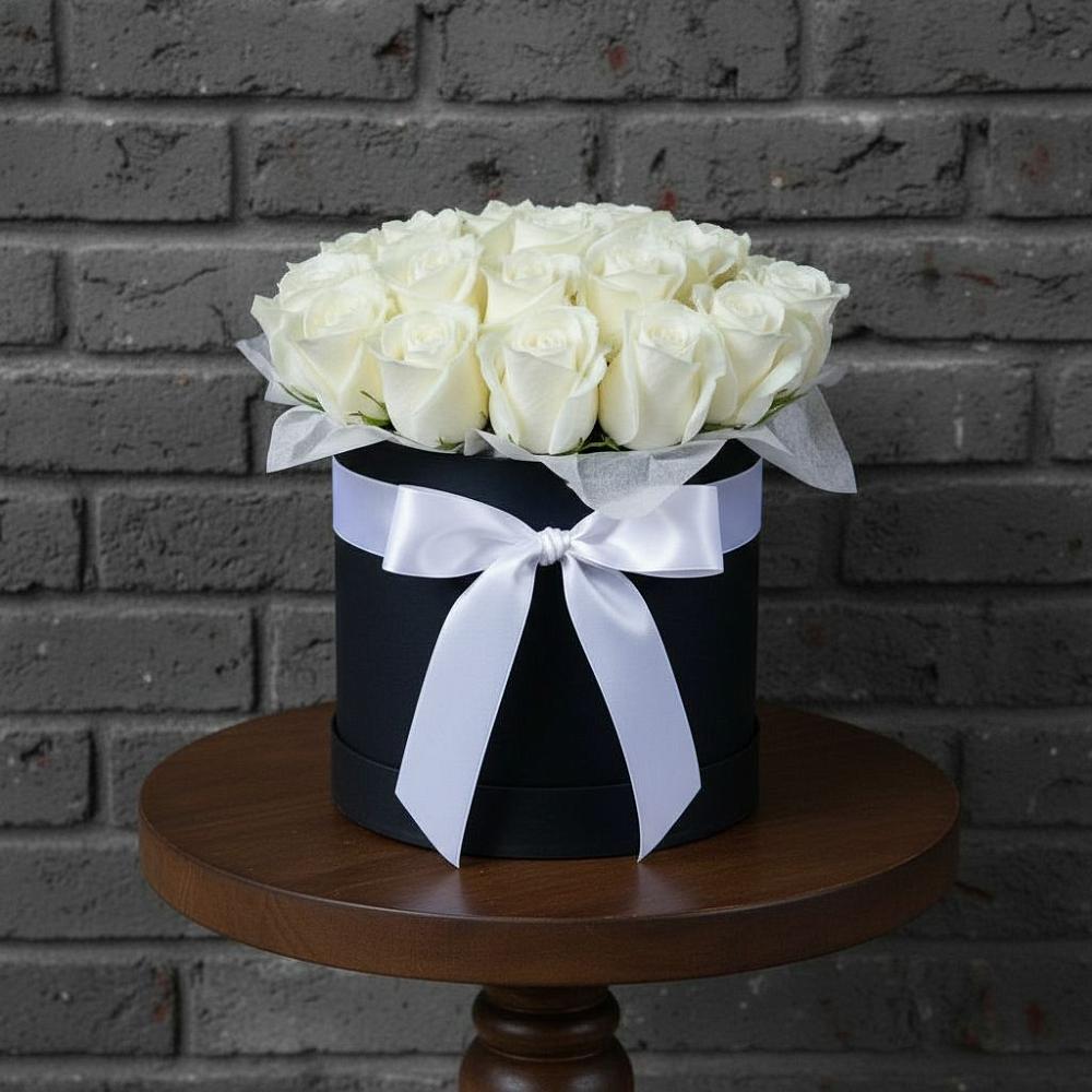 Цветочная композиция из Розы в шляпной коробке в Пахомово