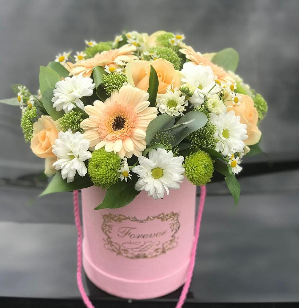 Цветочная композиция из Розы, Герберы и Хризантемы в шляпной коробке в Пахомово