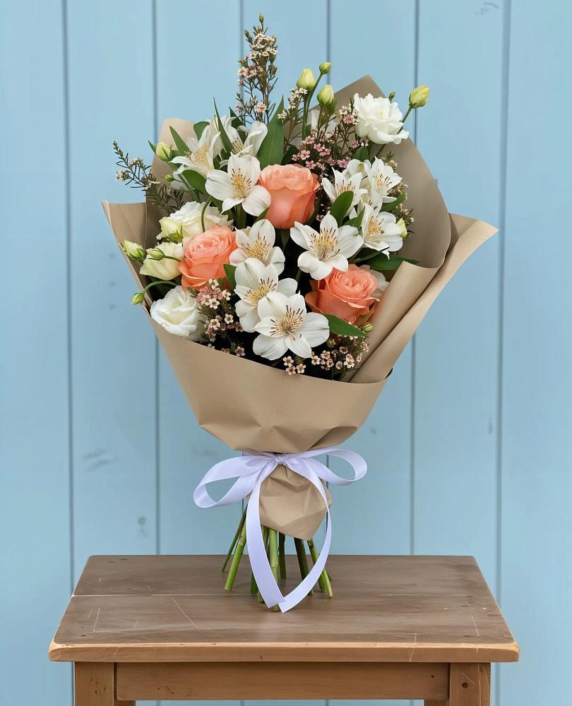 Букет цветов из: Альстромерии, Лизиантусы, Розы и Хризантемы в Пахомово