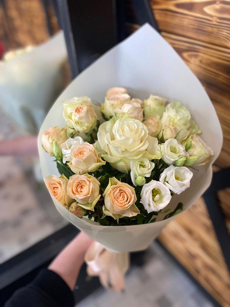 Букет цветов из: Розы и Лизиантусы в Пахомово